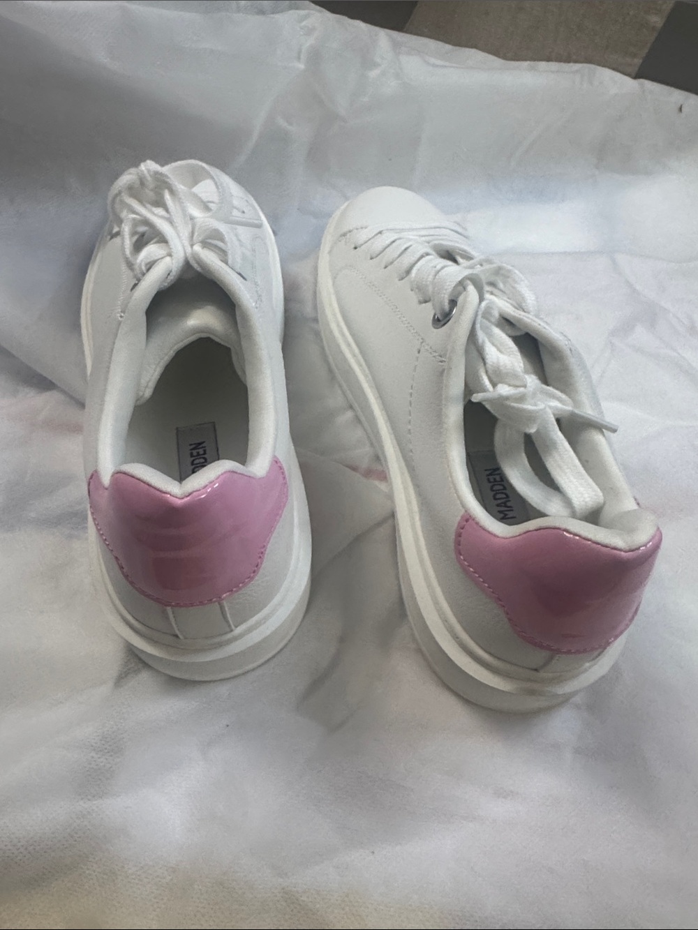 Steve Madden White Low-Top Sneakers with Pink Heel Tab - Picture 6 of 7